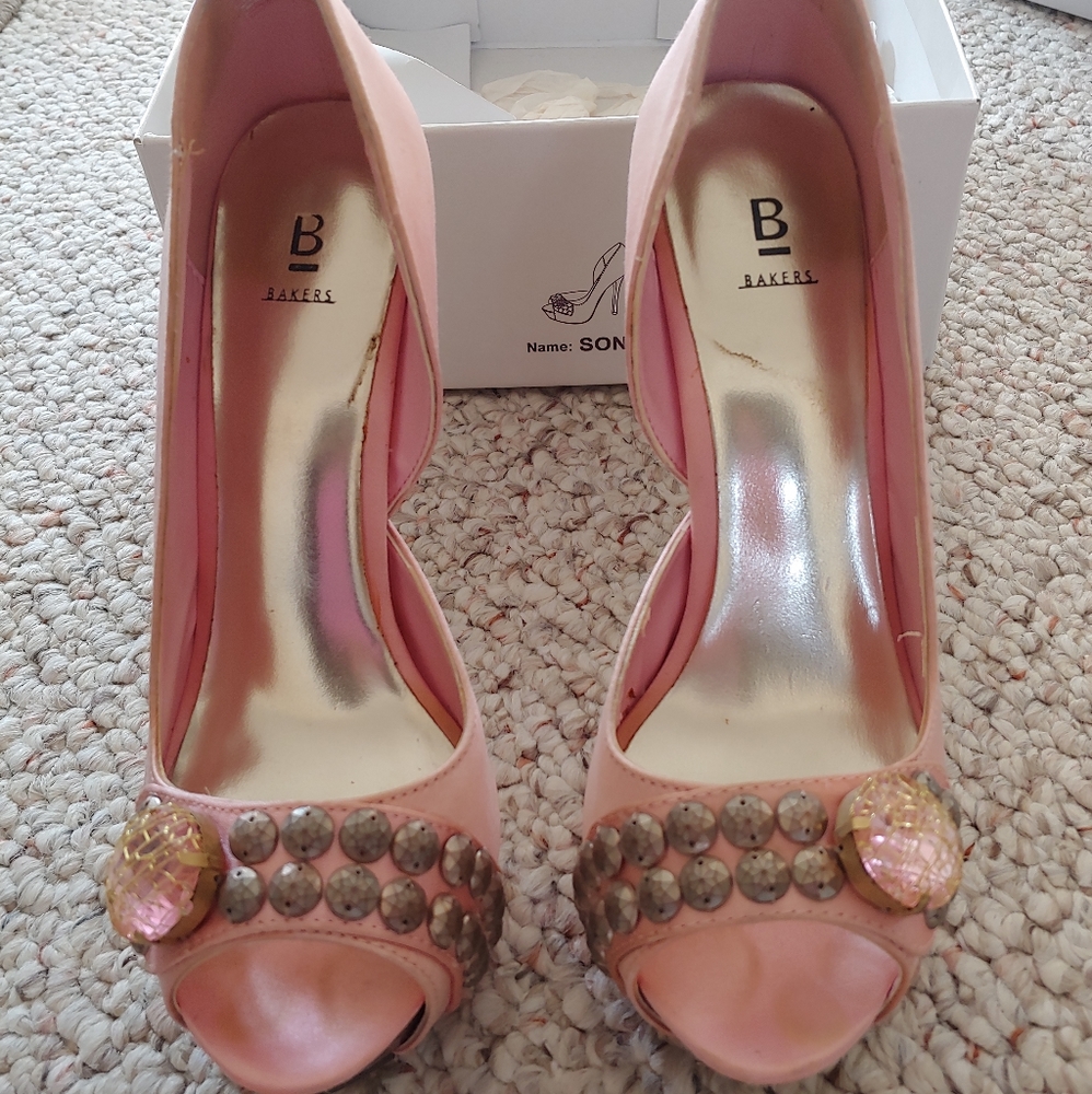 Bakers soft pink peep toe pumps